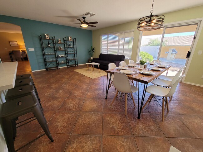 Building Photo - 1502 E Maldonado Dr