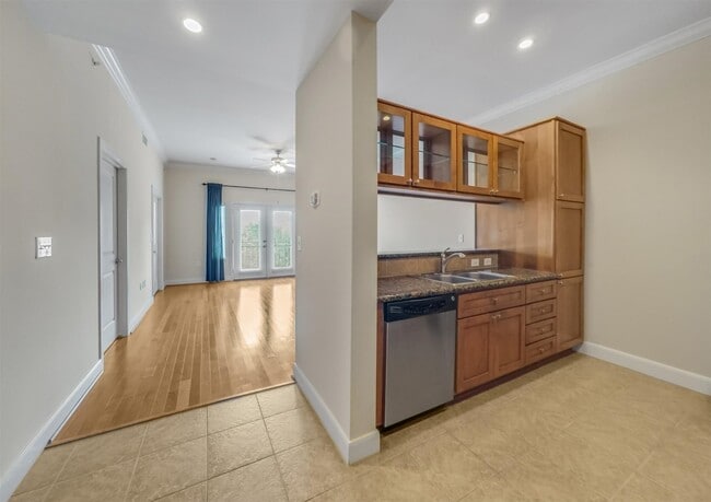 Building Photo - 1010 Rosine St