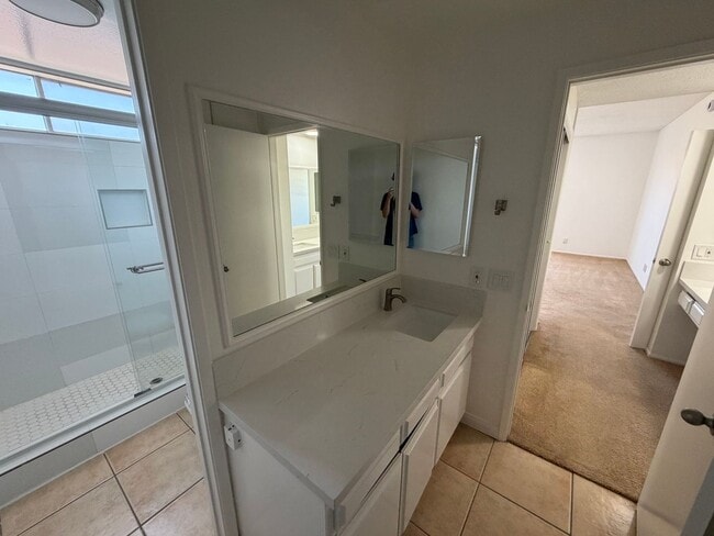 Building Photo - 2 BEDROOM CONDO UNIT IN THE WEST LA AREA 646 481 4404