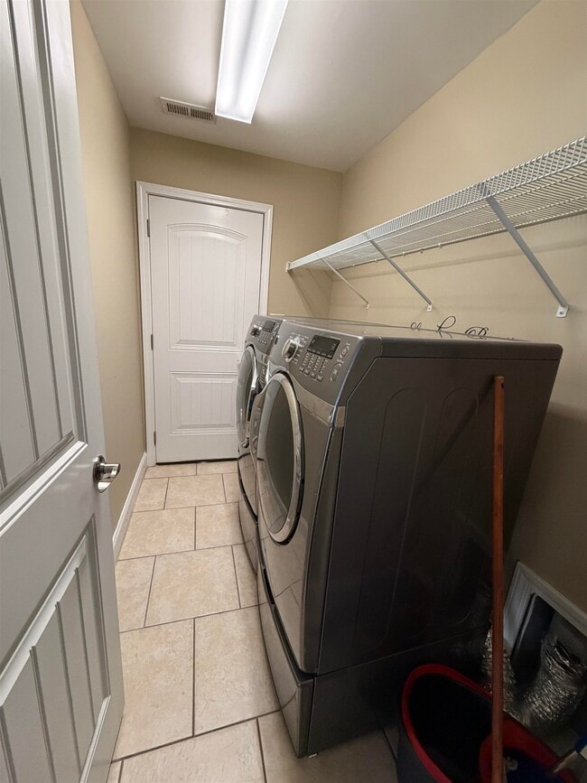 Building Photo - 619 Uniola Dr