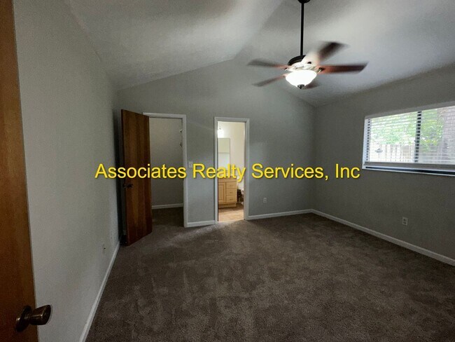 Building Photo - Single Family home in The Woodland in SW Gainesville-Great Location!