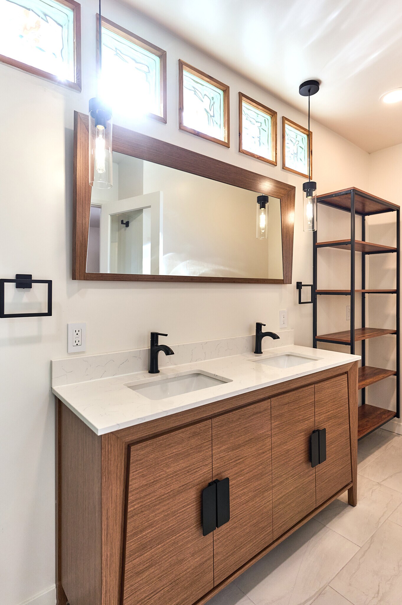 Primary Ensuite Bathroom - 1938 Clinton St
