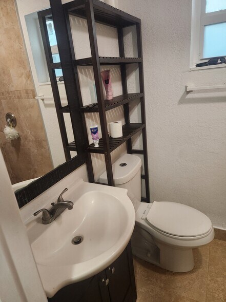 Building Photo - 14721 Pierce St