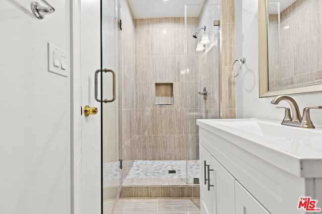 Building Photo - 330 E Dryden St