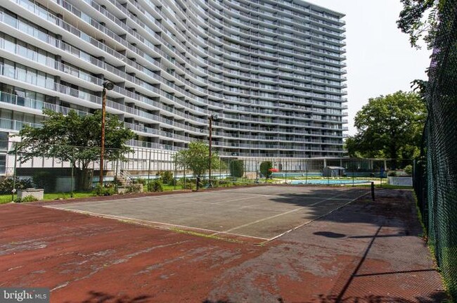 Building Photo - 3900 W Ford Rd