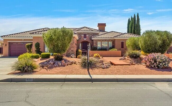 Building Photo - STUNNING STONEBROOK ESTATES HOME