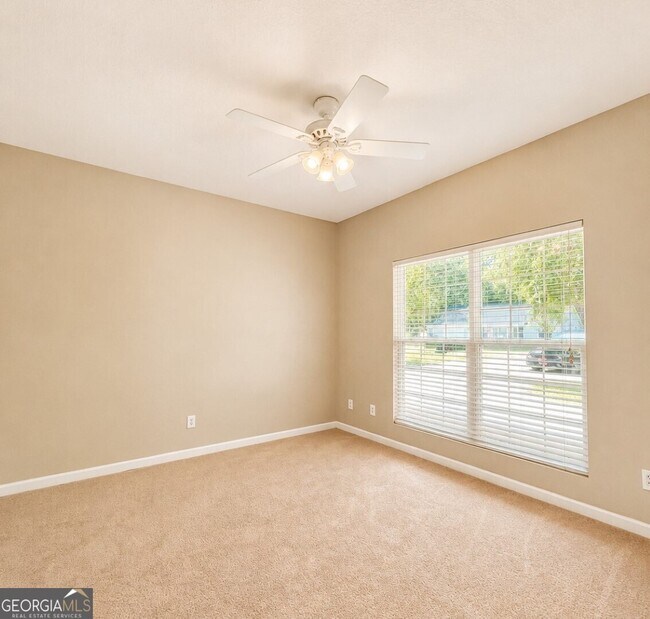 Building Photo - 448 Deals Cir N