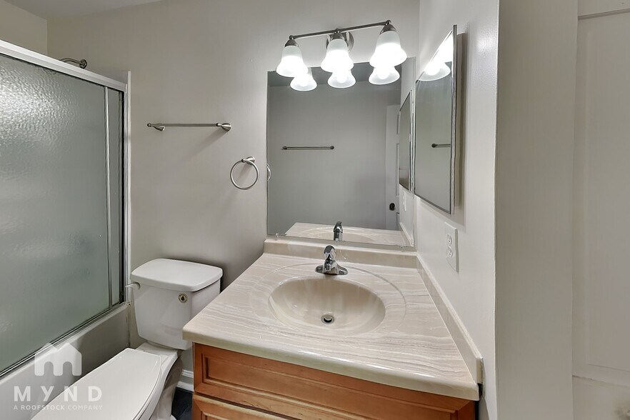 Building Photo - 7954 Tiburon Cir