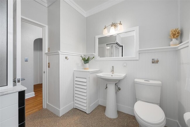 Building Photo - 205 25th Ave NE