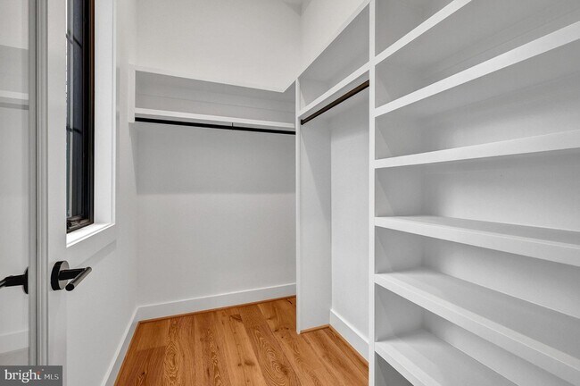 Building Photo - 1100 Balls Hill Rd