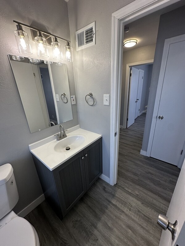 Building Photo - 9300 Ardmore Dr