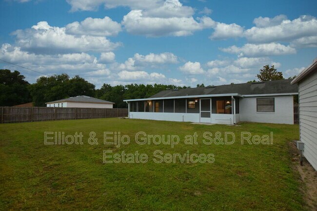 Building Photo - 2220 Maple Hill Ct