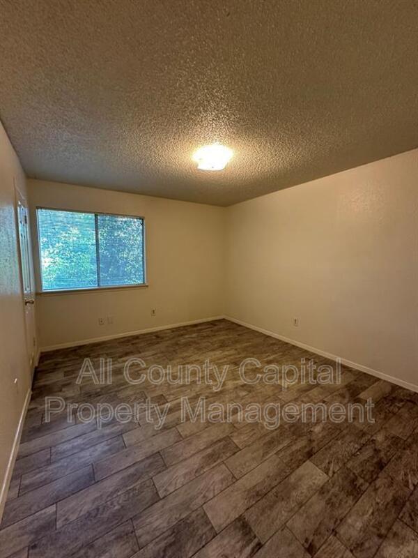 Building Photo - 7709 Meadowview Ln