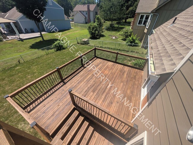 Building Photo - GORGEOUS LENEXA HOME FOR RENT - FLAT ROCK ...