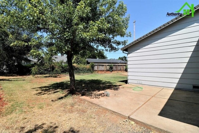 Building Photo - 3994 Mercury Dr