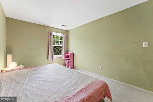 Building Photo - 8000 Sandburg Ct