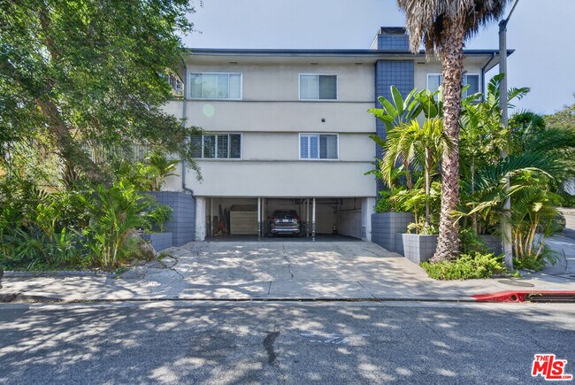 Building Photo - 1301 Flores St