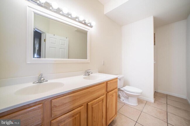 Building Photo - 1830 N 16th St