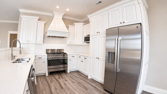 Building Photo - 10765 Clock Tower Dr