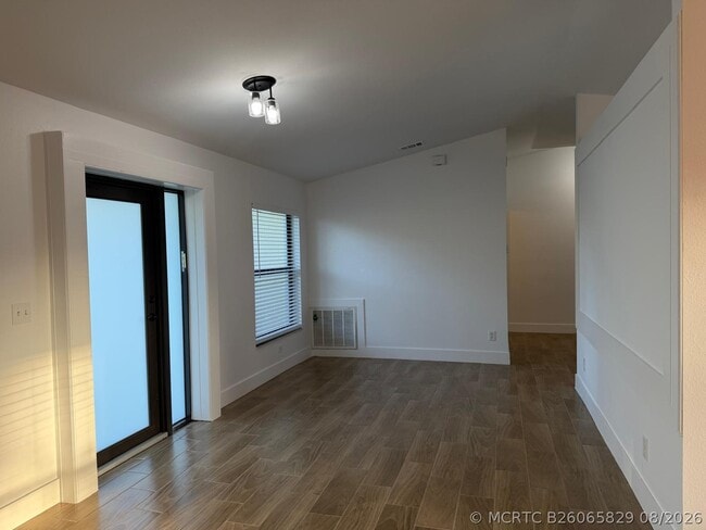 Building Photo - 1566 SE Sutton St