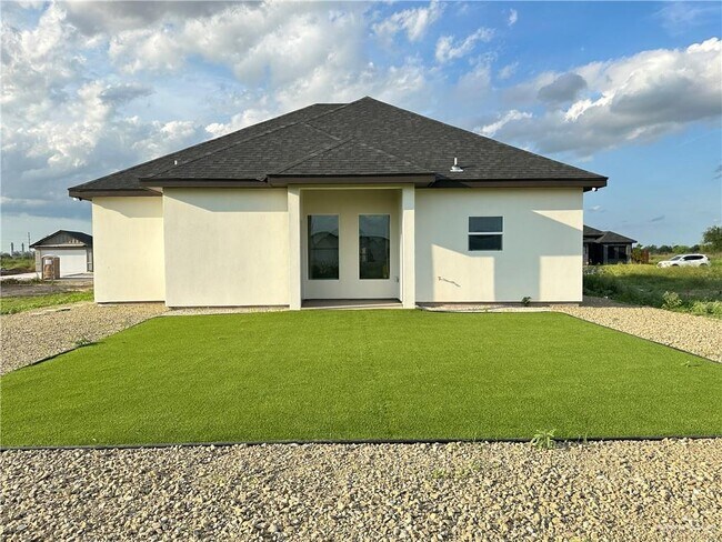 Building Photo - 1016 West Dr