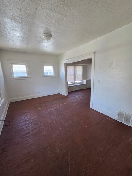 Building Photo - 11807 Honeydale Ave