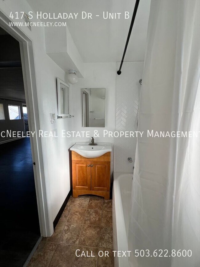 Building Photo - 417 S Holladay Dr