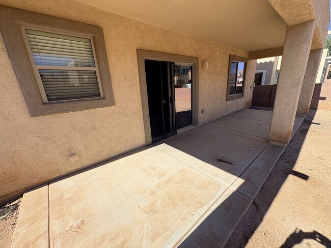 Building Photo - 2,500 sq ft 4 bedroom + Den home in Rancho Sahuarita