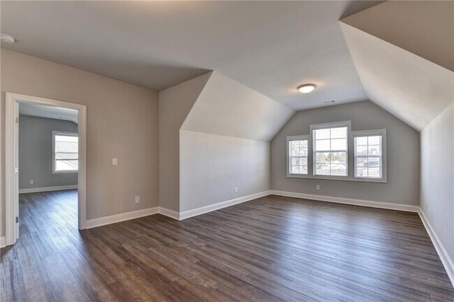 Building Photo - 840 Champagne Ln