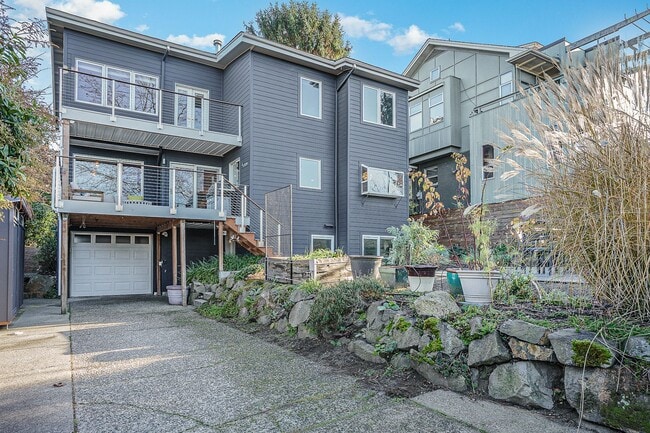 Building Photo - 4Bd/3.25Ba Seattle House