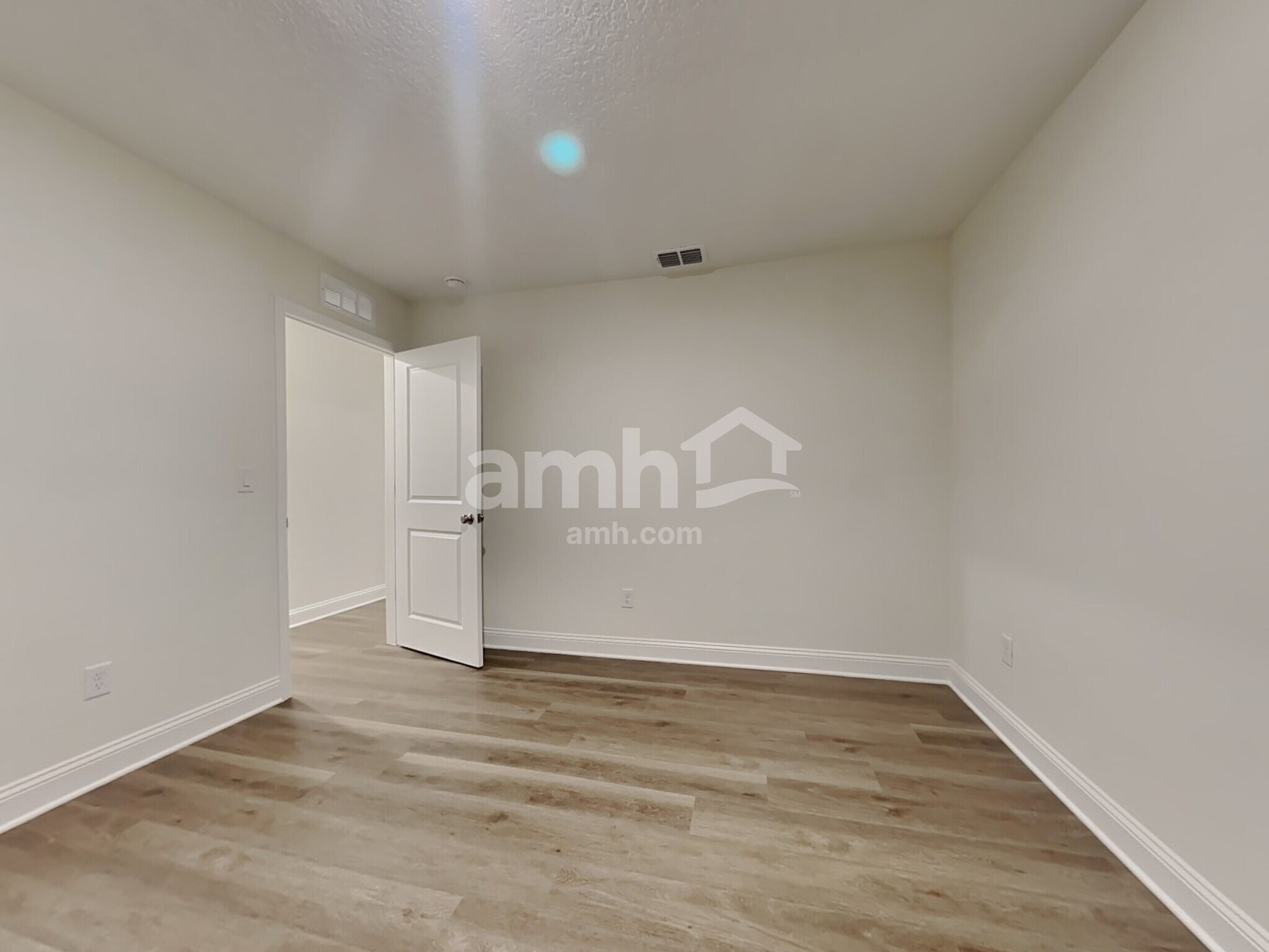 Building Photo - 11638 Hillside Dr