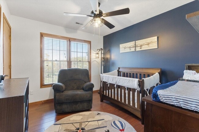 Building Photo - Home For Rent Bellevue.