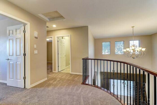 Building Photo - Beautiful 3 bedroom