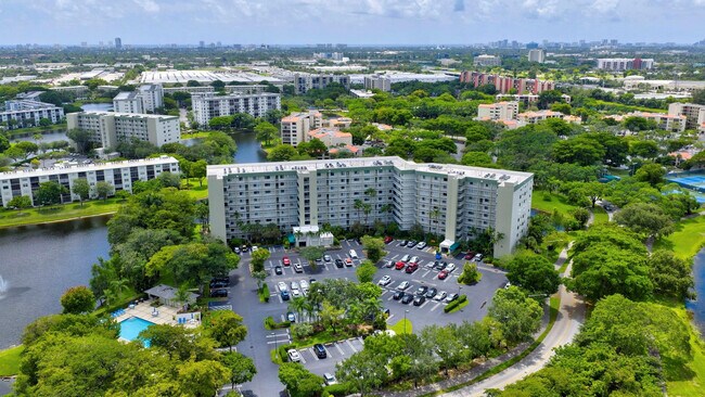 Building Photo - 2334 S Cypress Bend Dr