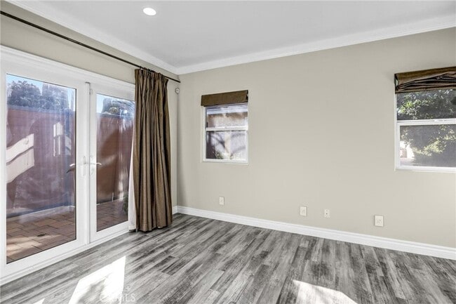 Building Photo - 3329 E Virginia Ave