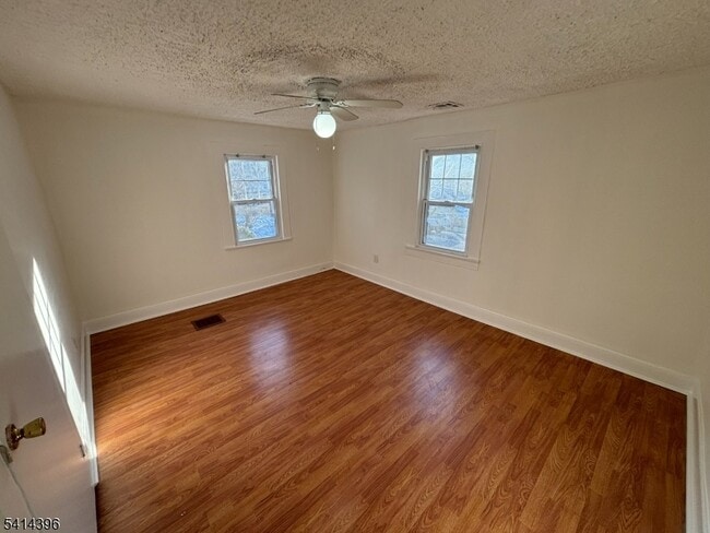 Building Photo - 86 Ringwood Ave