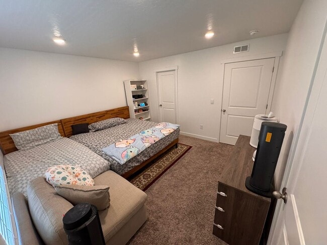 Building Photo - 3 Bedroom/2 Bathroom home in Saratoga Springs