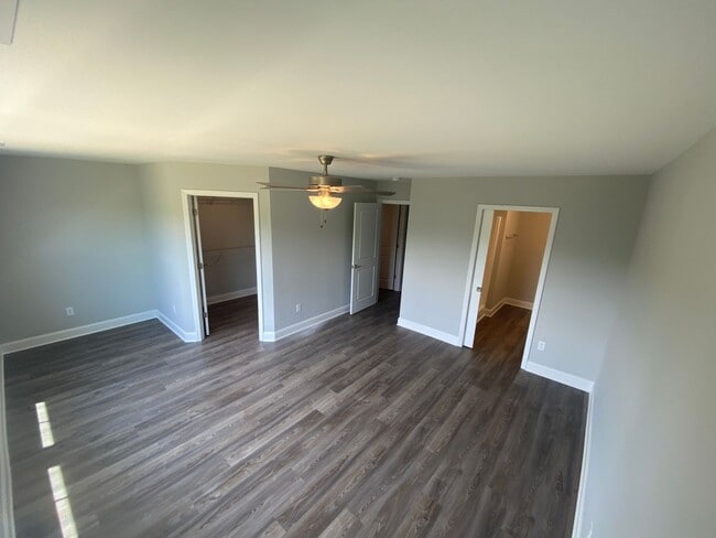 Building Photo - Modern 3-Bedroom Townhome!