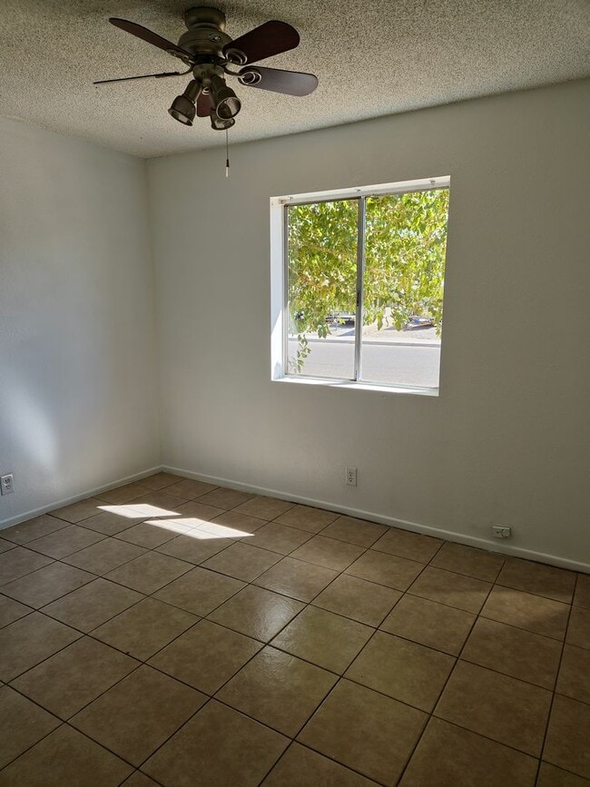 Building Photo - 3 bedroom/2 bath home for Rent