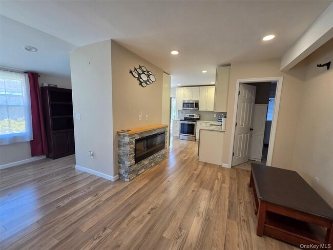 Building Photo - 36 Julie Ln