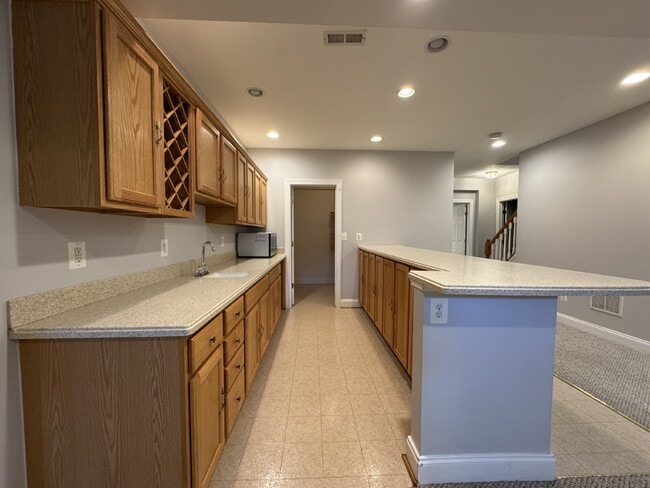 Building Photo - Spacious Elegance in Gated Piedmont!