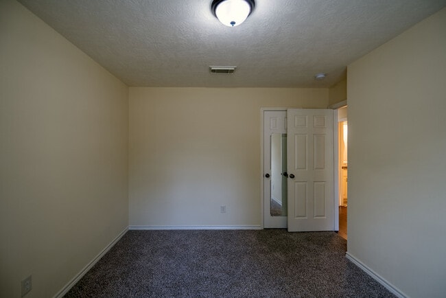 Building Photo - 4BR SFR • Walk-In Pantry • Fenced Yard in Coventry