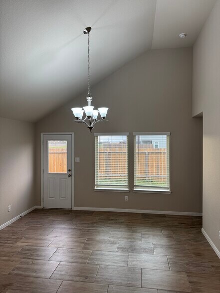 Building Photo - 7911 Tuscan Cypress Dr