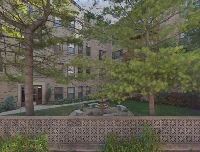 Building Photo - 5726 N Mozart St