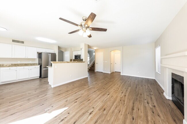 Building Photo - 8557 W Voltaire Ave