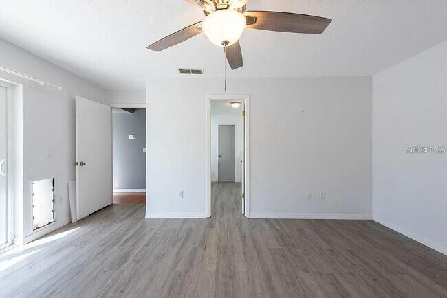 Building Photo - 9415 Pebble Glen Ave