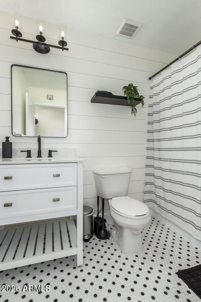 Building Photo - 4511 N 31st Pl