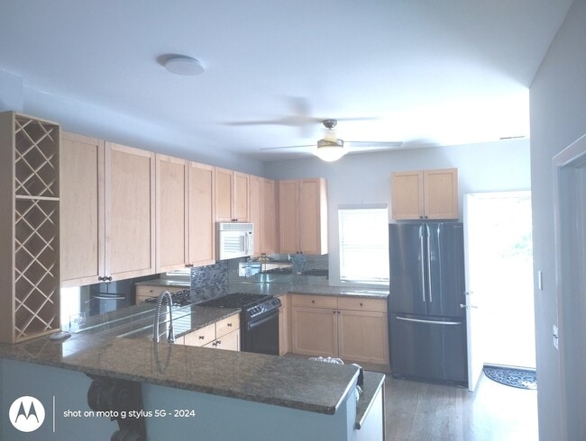 Building Photo - 2367 E 70th Pl