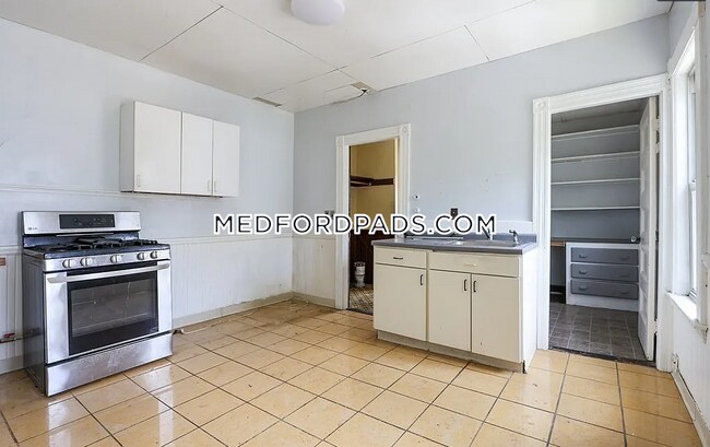 Building Photo - 37 Warner St