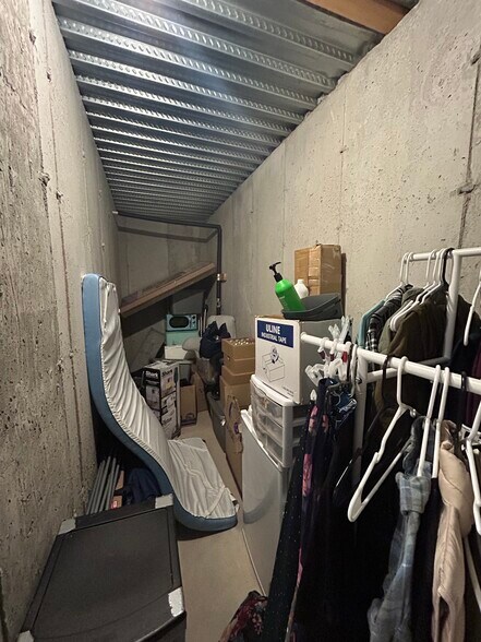 Building Photo - 81 S Keaki Wood